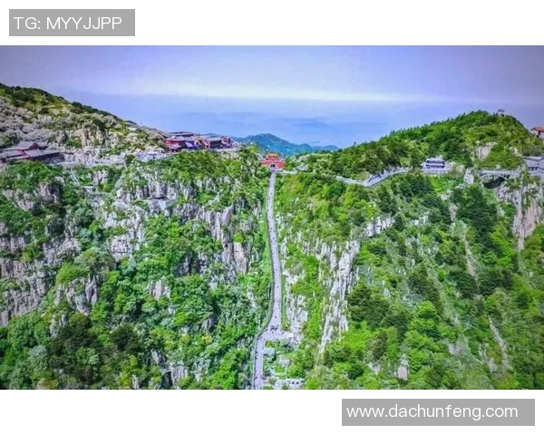 探寻山东泰山的自然魅力与文化底蕴,感受千年历史的壮丽与神秘 探寻山东泰山的自然魅力与文化底蕴,感受千年历史的壮丽与神秘