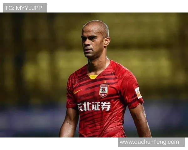 谭龙精彩破门助力球队逆转胜利展现出色状态与实力 谭龙精彩破门助力球队逆转胜利展现出色状态与实力