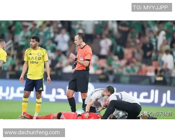 冯劲远射攻门精彩瞬间引发全场欢呼助力球队逆转胜利 冯劲远射攻门精彩瞬间引发全场欢呼助力球队逆转胜利