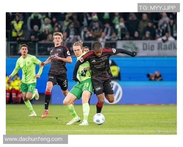 汉堡遭遇沃尔夫斯堡逆转,主场失利令球迷失望 汉堡遭遇沃尔夫斯堡逆转,主场失利令球迷失望