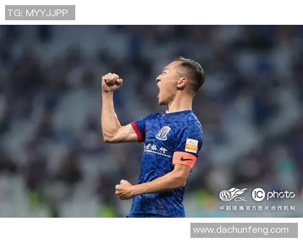 吴曦助力上海申花横传助攻展现团队精神与个人能力的完美结合 吴曦助力上海申花横传助攻展现团队精神与个人能力的完美结合